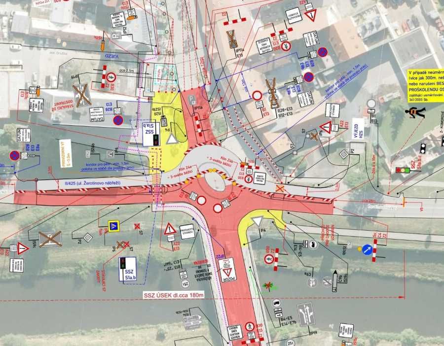 Židlochovice paralyzovány: Uzavření mostu ochromuje dopravu