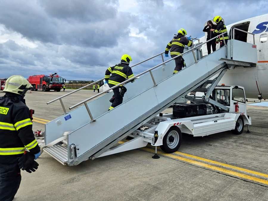 Brněnské letiště prověřilo připravenost při simulovaném nouzovém přistání Boeingu