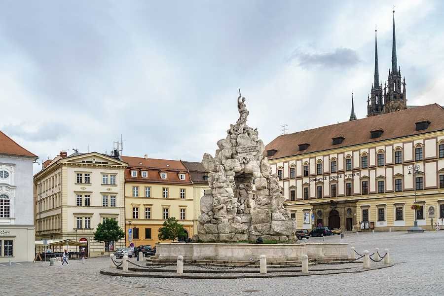 Pestrý víkend v Brně: bublinky, historie a festival u řeky