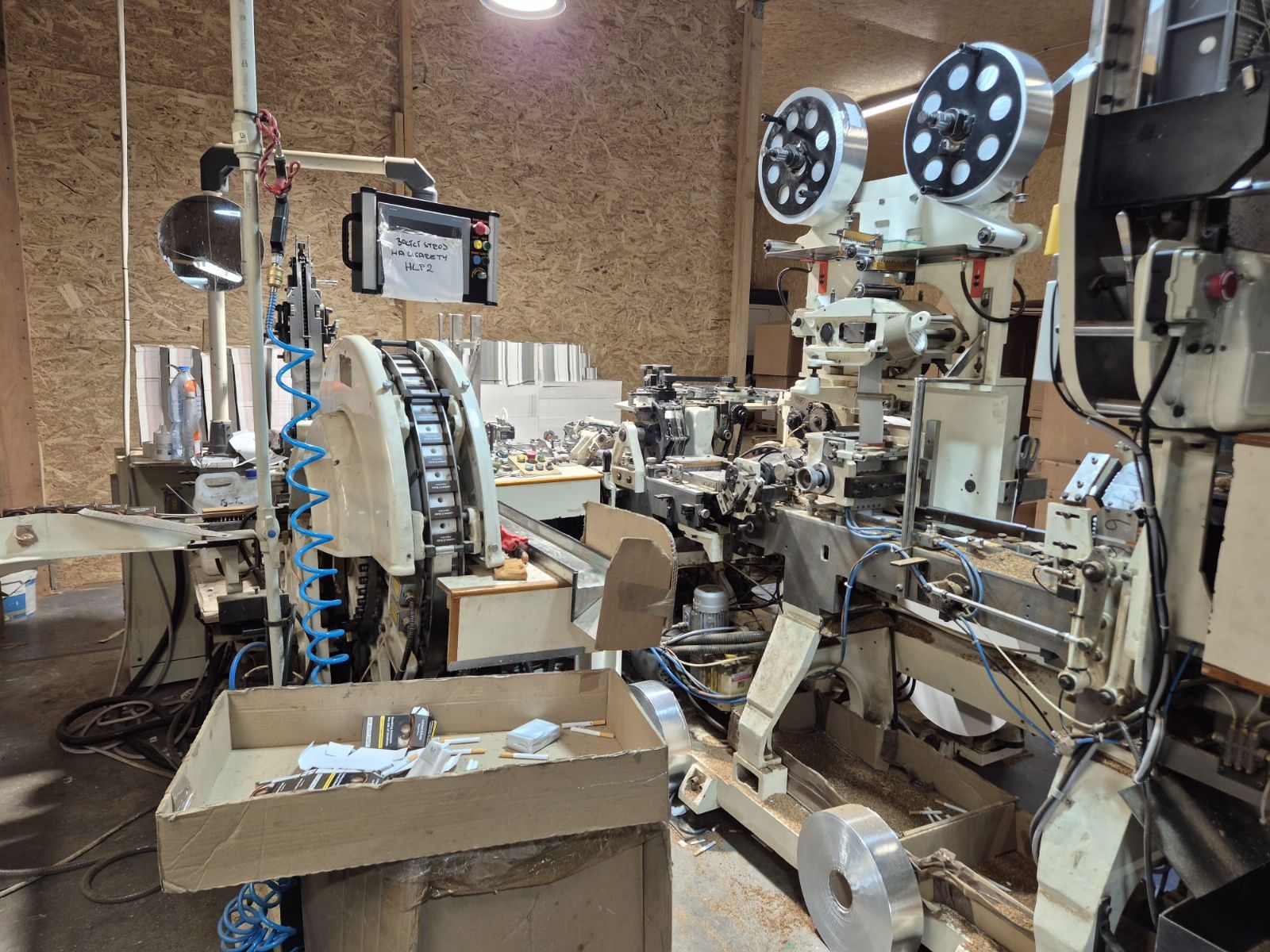 Obří továrna na cigarety odhalena