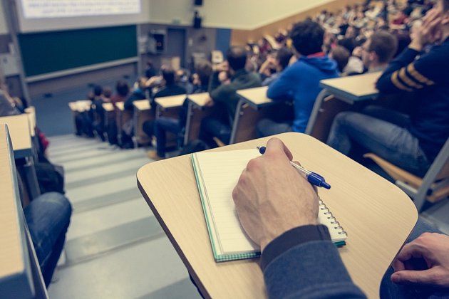 obrázek: Zahraniční studenti tvoří téměř 18 % na českých univerzitách