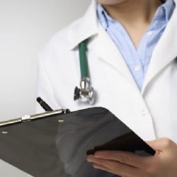 Stres zdravotnického personálu způsobený epidemií mají zmírnit prostředky z dotace Ministerstva zdravotnictví