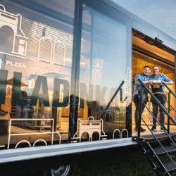 Pilsner Urquell vyjíždí na unikátní roadshow. Její cesta započne v srdci jižní Moravy, v Brně!