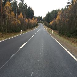 Plotní je otevřená. Už začíná sloužit nová trať a dokonce i širší silnice na Dornychu