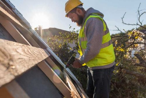 obrázek:Boom v poptávce po pokrývačích před zimou: Jihlavští učni zachraňují střechu zámku