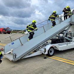 Brněnské letiště prověřilo připravenost při simulovaném nouzovém přistání Boeingu