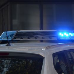 Ujížděl policii rychlostí 90 km/h, ale tvrdil, že auto tlačil