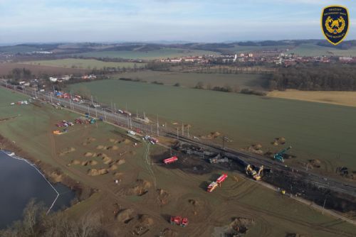 Foto: Drony z Vyškova: Klíčový spojenec při požáru cisteren s benzenem