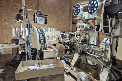 obrázek:Obří továrna na cigarety odhalena