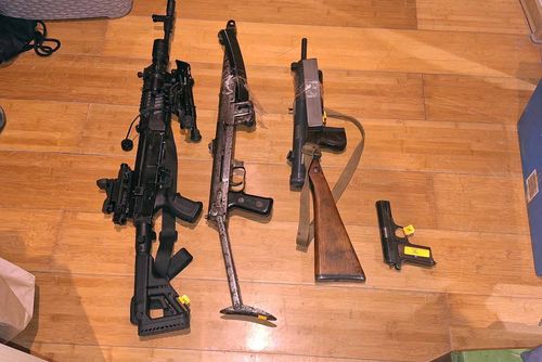 obrázek:Pervitin a arsenál v rodinném domě na Ivančicku