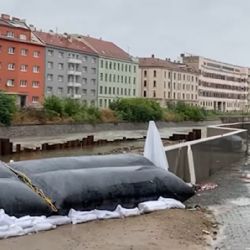 Stovky pacientů evekuováni z Nemocnice Milosrdných bratří