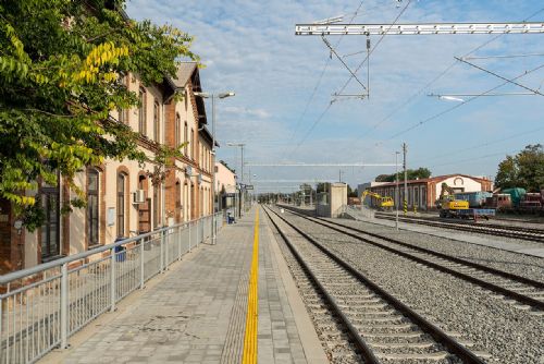 obrázek:Zahájení železniční výluky mezi Střelicemi a Rapoticemi