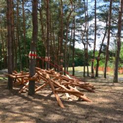 Mezi Sadovou a Lesnou vzniklo nové lesní hřiště