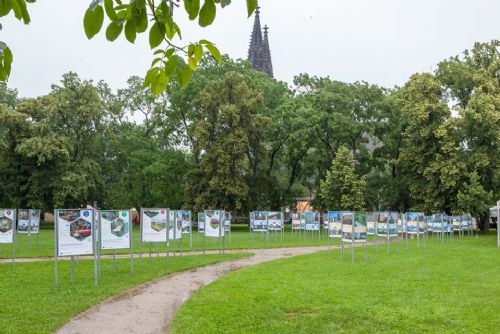 Foto: Park na Moravském náměstí se otevírá lidem