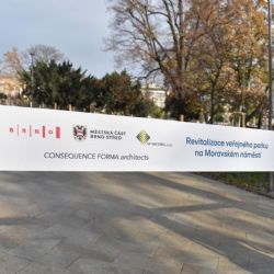 Park na Moravském náměstí se otevírá lidem