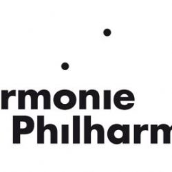 Filharmonie Brno streamuje Brahmsovu a Glassovu Symfonii č. 2. Tu v české premiéře. Nabídne i rozhovor šéfdirigenta s Philipem Glassem